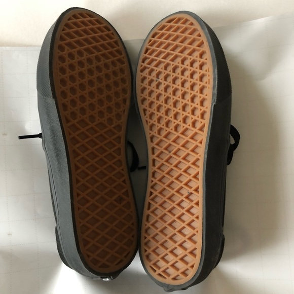 Vans Other - Excellent Vans solid black sneakers size 6 youth boys girls womens